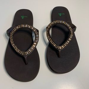 Sanuk flip flops sz 10